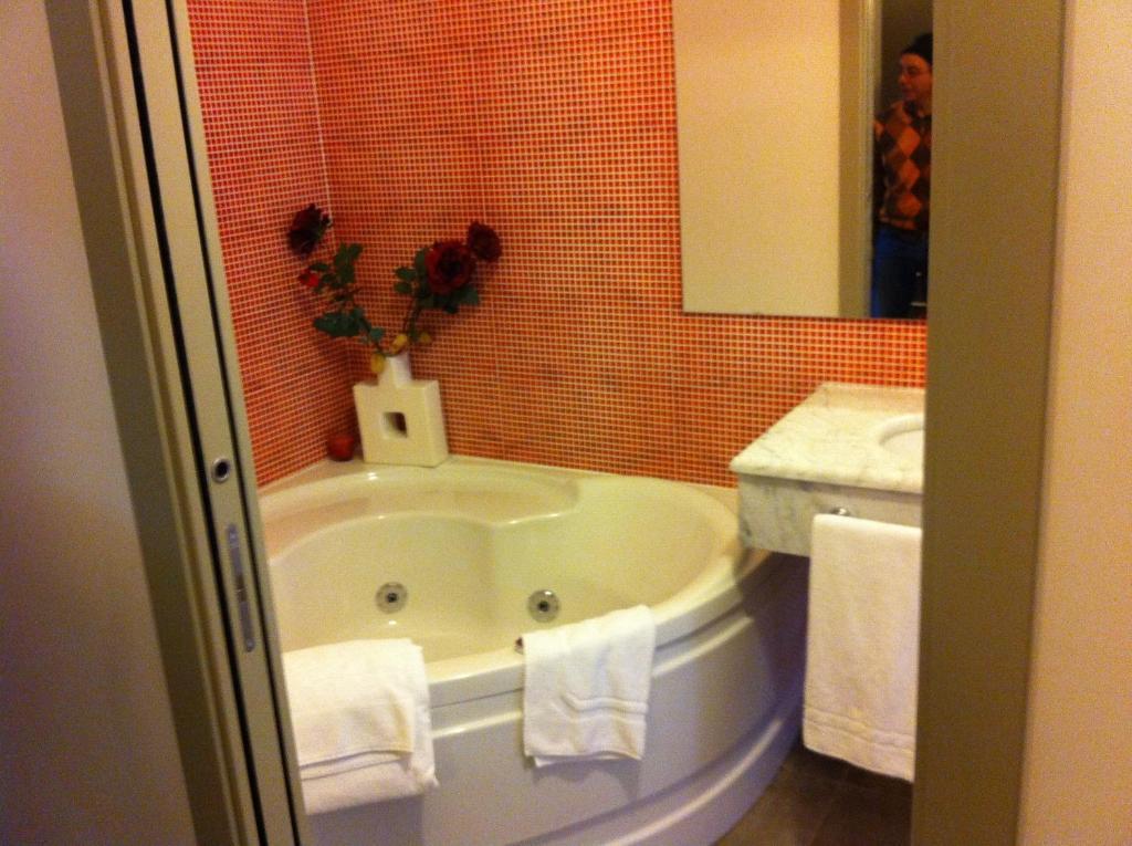 Bcomfort Hotel Cagliari Phòng bức ảnh