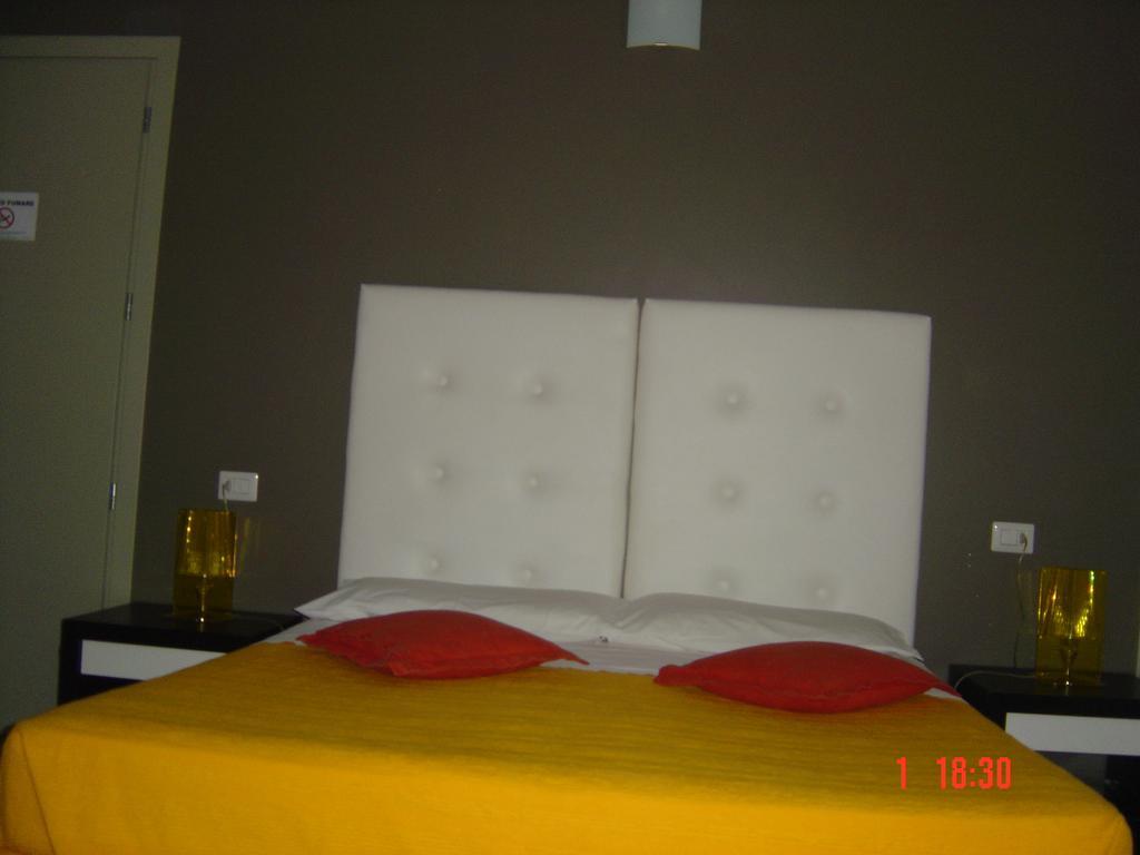 Bcomfort Hotel Cagliari Phòng bức ảnh